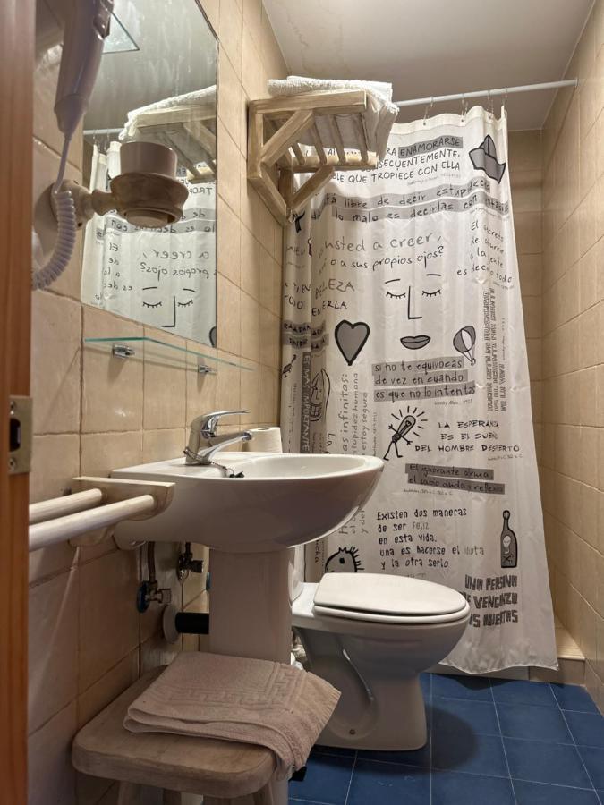 Hostal Moon Tolox Eksteriør billede